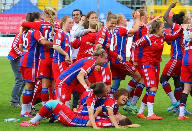 FC Bayern München-Mannschaftsjubel nach dem Schlusspfif Frauenfussball 1. BL 09.05.2015 Grünwalderstadion FC Bayern München - SGS Essen