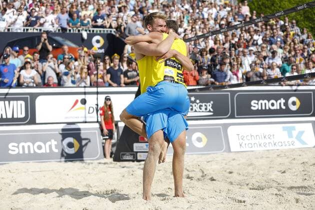 Beachvolleyball: smart beach tour Muenster 2015, FInale Maenner, Gewinner Alexander Walkenhorst und Stefan Windscheif (TSF Solingen Volleys), xHOCHxZWEIx xThomasxVictorx