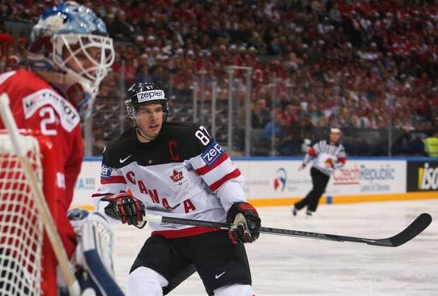 Ice hockey Eishockey - IIHF Ice Hockey WC 2015 PRAGUE,CZECH REPUBLIC,10.MAY.15 - ICE HOCKEY - IIHF World Ice Hockey Championships, international match Länderspiel Switzerland vs Canada. Image shows Reto Berra (SUI) and Sidney Crosby (CAN). GEPAxpictures xAndreasxPranter 