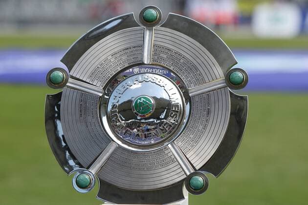 Aktuell Fußball, Damen, 1. BL, Meisterschale der Allianz Frauenbundesliga v.li.: Allianz-Frauen-Bundesliga Meisterschale, Symbolbild, Symbolfoto, Fussball, Allianz Frauen-Bundesliga, 1. FFC Frankfurt - VfL Wolfsburg, xfsx