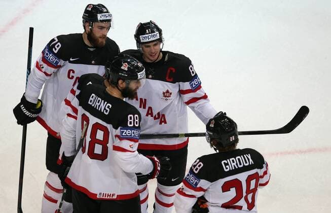 Ice hockey Eishockey - IIHF Ice Hockey WC 2015 PRAGUE,CZECH REPUBLIC,10.MAY.15 - ICE HOCKEY - IIHF World Ice Hockey Championships, international match Länderspiel Switzerland vs Canada. Image shows the rejoicing of Ryan O Reilly, Jordan Eberle, Brent Burns, Sidney Crosby and Claude Giroux (CAN). GEPAxpictures xAndreasxPranter 
