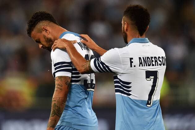 Aktuell Fußball, Italien, Lazio Rom - Inter Mailand Espulsione Mauricio Lazio consolato da Felipe Anderson Lazio Mauricio Sent Off red card Serie A 2014 2015 Lazio Rom - Inter Mailand andreaxstaccioli