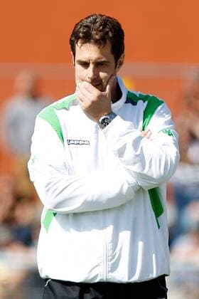 v.li.: Trainer Ralf Kellermann (VfL Wolfsburg) nachdenklich schauend, Fussball, Allianz Frauen-Bundesliga, 1. FFC Frankfurt - VfL Wolfsburg, xfsx