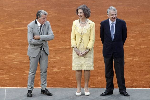 Spanish tennis legend Manolo Santana, Queen Sofia of Spain and the Mutua Madrilena s President Ignacio Garralda during Madrid Open Tennis 2015 Final match.May, 10, 2015.  (20150510209)