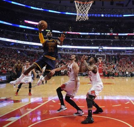 Cleveland Cavaliers forward LeBron James (23) goes to the basket against Chicago Bulls center Joakim Noah (C) and Chicago Bulls guard Jimmy Butler (R) during the first half of game 4 of the Eastern Conference Semifinals of the NBA Basketball Herren USA Playoffs at the United Center on May 10, 2015 in Chicago.  CHI2015051008 DAVIDxBANKS
