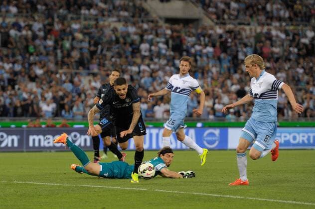 Serie A, Lazio Rom - Inter Mailand il fallo del portiere della Lazio Federico Marchetti su Icardi Mauro che gli costera l espulsione, un calcio di rigore a favore dell Inter xHOCHxZWEIx xItalyxPhotoxPressx 