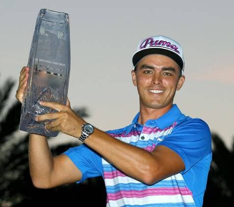 Aktuell Golf, Rickie Fowler gewinnt The Players Championship in Ponte Vedra Beach Fowler wins Players Championship in playoff Rickie Fowler of the United States holds up a trophy after winning the Players Championship in a playoff at TPC Sawgrass in Ponte Vedra Beach, Florida, on May 10, 2015. 