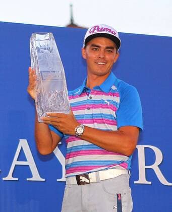 May 10 2015: Ricky Fowler shows off the championship trophy in the final round of The Players Championship at TPC Sawgrass, Ponte Vedra Beach, Florida. GOLF: MAY 10 PGA Golf Herren - THE PLAYERS Championship - Final Round Icon2881505100412 EDITORIAL USE ONLY