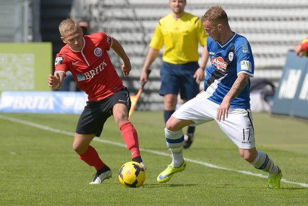 FUSSBALL - 3. LIGA - 09.05.2015, SV WEHEN WIESBADEN vs. DSC ARMINIA BIELEFELD, v.l. Alexander Nandzik (SVWW), Christoph Hemlein (Bielefeld), -