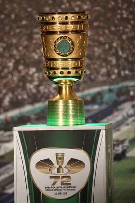 der Pokal Pott Trophäe Objekt Pressekonferenz Zeremonie der Übergabe des DFB Pokals Fußball Fussball Saison 2014 2015 11.05.2015