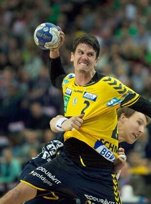 Handball HBL 1 Bundesliga Hamburg 09.05.2015 FINAL FOUR DHB Pokal Halbfinale Rhein Neckar Loewen geg SG Flensburg Handewitt Flensburg im Finale vlnr Andy SCHMID RNL 2 Jakob MACKE FlensB 28