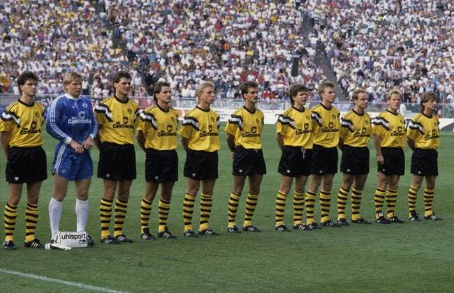 Borussia Dortmund DFB-Pokalsieger 1989 nach Finalsieg gegen Werder Bremen am 24.06.1989 in Berlin. Die Mannschaft des BvB vor dem Spiel. V.l: Michael Zorc, Teddy de Beer, Norbert Dickel,Thomas Kroth,Günter Kutowski,Günter Breitzke,Andy Möller,Thomas Helmer,Michael Rummenigge, Murdo MacLeod und Frank Mill. HM