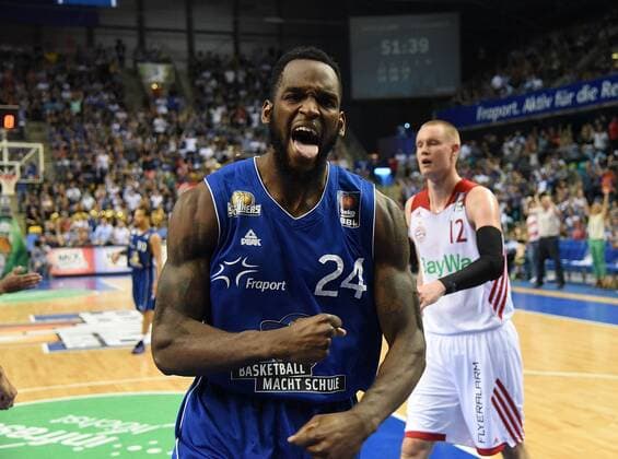 12.05.2015, xhbx, Basketball BBL, Frankfurt Skyliners - FC Bayern Muenchen, v.l. Mike Morrison (Fraport Skyliners Frankfurt), Robin Benzing (FC Bayern Muenchen Basketball)