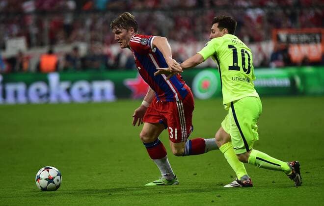 12.05.2015, xjhx, Fussball UEFA Champions League, FC Bayern Muenchen - FC Barcelona Barca v.l. Bastian Schweinsteiger (FC Bayern Muenchen), Lionel Messi (FC Barcelona)