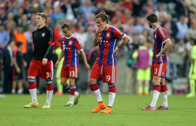 Bastian Schweinsteiger (FC Bayern), links, Mario Götze (FC Bayern), Xabi Alonso (FC Bayern), enttäuscht nach dem Spiel FC Bayern München - FC Barcelona Barca UEFA-Champions League, CL, Halbfinale, Rueckspiel, Saison 2014 2015, Fußball, Fussball, soccer, Herren, Deutschland, Germany, München, 12.5.2015 Allianz Arena