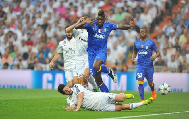 13.05.2015, Fussball UEFA Champions League 1 2 Finale, Real Madrid - Juventus Turin, v.l. Isco (Real Madrid) - Paul Pogba (Juventus)