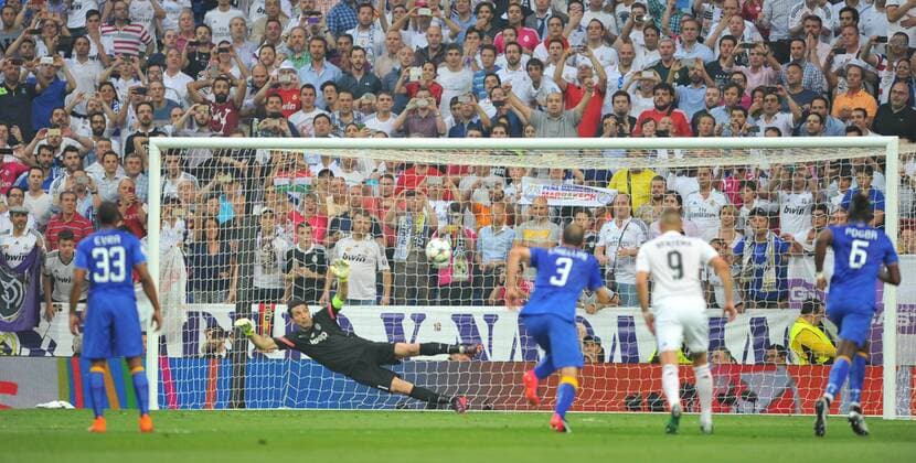 13.05.2015, Fussball UEFA Champions League 1 2 Finale, Real Madrid - Juventus Turin, v.l. Gianluigi Buffon (Juventus) - Penalty shot Cristiano Ronaldo (Real Madrid) for 1-0
