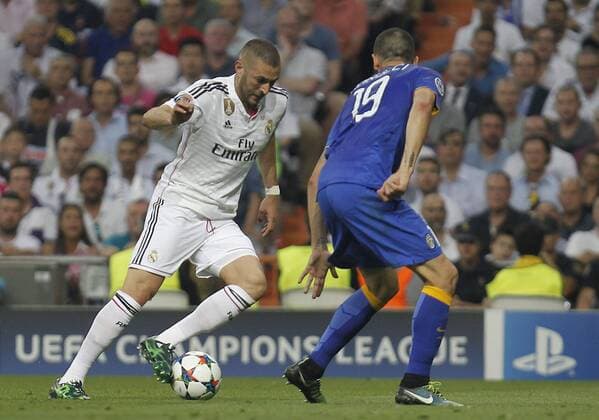 Partido de futbol entre el Real Madrid y la Juventus de Turin de vuelta de semifinales de la Champions League 2014 2015, celebrado en el estadio Santiago Bernabeu, en Madrid 13 05 2015. Soccer match between Real Madrid and Juventus, second round of semi finals of the 2014 2015 Champions League, held at the Santiago Bernabeu stadium, in Madrid 05 13 2015. Karim Benzema 
