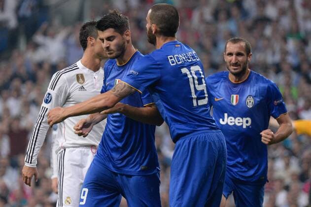 v.li.: Alvaro Morata (Torschütze, Juve) lässt sich von Leonardo Bonucci (Juve) für seinen Treffer zum 1:1 umarmen, Jubel, Torjubel, Torerfolg, celebrate the goal, goal, celebration, Jubel ueber das Tor, optimistisch, Action, Aktion, Fussball, UEFA Champions League, Real Madrid - Juventus Turin, xjgx