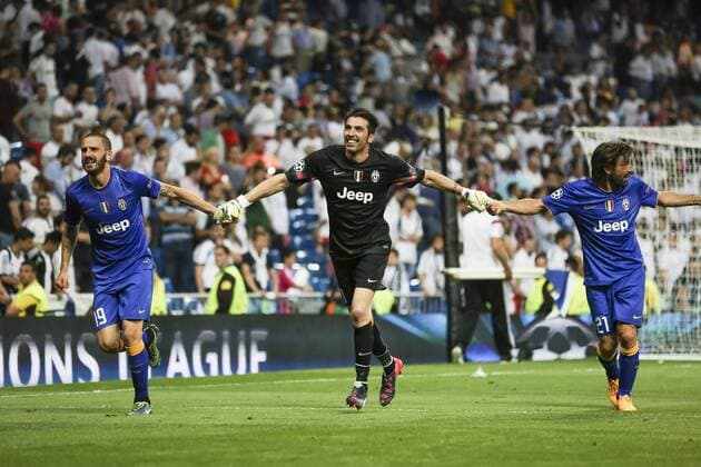 Gianluigi BUFFON, JUVE 1 Andrea PIRLO, JUVE 21 Leonardo BONUCCI, JUVE 19 Jubel, Freude, Emotionen, Feiern, Lachen, jubelt, freuen, reisst die Arme hoch, ballt die Faust REAL MADRID - JUVENTUS TURIN 1-1 damit Juve im Finale (2-1 Hinspiel) Fussball UEFA Champions League, Halbfinale Rueckspiel, Madrid, 13.05.2015 CL Saison 2014 2015,