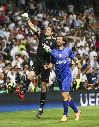 Gianluigi BUFFON, JUVE 1 Andrea PIRLO, JUVE 21 Jubel, Freude, Emotionen, Feiern, Lachen, jubelt, freuen, reisst die Arme hoch, ballt die Faust REAL MADRID - JUVENTUS TURIN 1-1 damit Juve im Finale (2-1 Hinspiel) Fussball UEFA Champions League, Halbfinale Rueckspiel, Madrid, 13.05.2015 CL Saison 2014 2015,