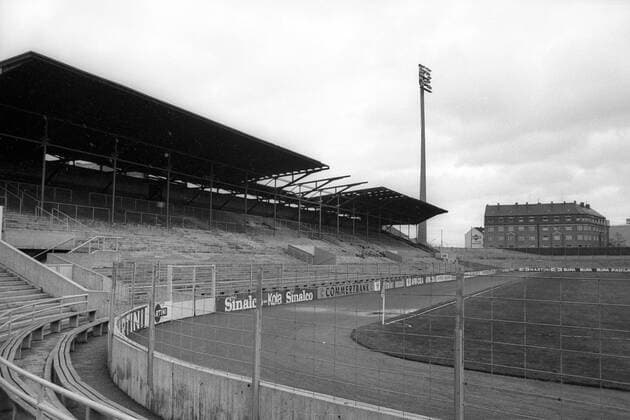 Reportage: Schwere Sturmschäden am Stadion an der Grünwalder Straße, ein großer Teil des Stadiondaches ist weggerissen