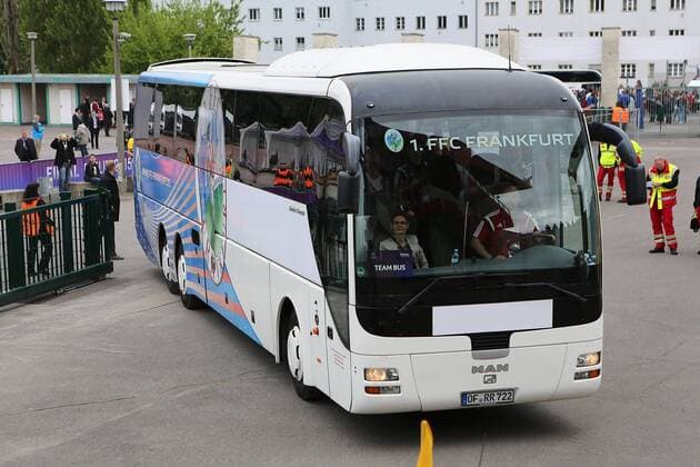 14.05.2015, xjfx, Fussball UEFA Champions League Womans, 1.FFC Frankfurt - FC Paris St. Germain , v.l. Ankunft der Mannschaft in Friedrich-Ludwig-Jahn-Sportpark