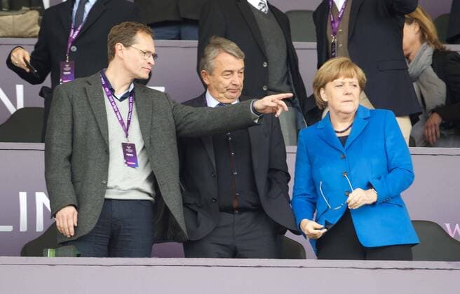 Fussball Berlin 14.05.2015 Saison 2014 2015 Champions League Finale der Frauen 1. FFC Frankfurt - Paris Saint-Germain Michael Müller Wolfgang Niersbach Angela Merkel vlnr