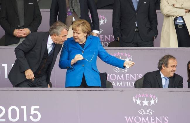 Fussball Berlin 14.05.2015 Saison 2014 2015 Champions League Finale der Frauen 1. FFC Frankfurt - Paris Saint-Germain Wolfgang Niersbach Angela Merkel Michel Platini vlnr