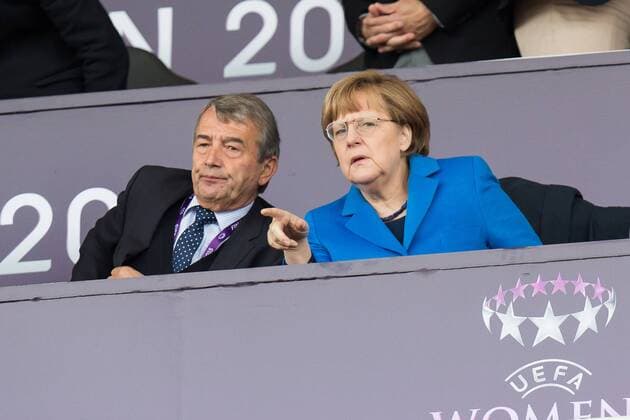 Berlin, Deutschland, 14.05.2015: Fußball Frauen Championsleague 2014 2015 - 1. FFC Frankfurt - Paris Saint Germain - UEFA Womens Championsleague Final 2015. DFB Präsident Praesident Wolfgang Niersbach, Bundeskanzlerin Angela Merkel
