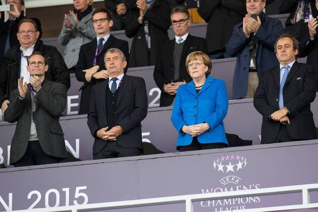 Berlin, Deutschland, 14.05.2015: Fußball Frauen Championsleague 2014 2015 - 1. FFC Frankfurt - Paris Saint Germain - UEFA Womens Championsleague Final 2015. Bürhermeister Buergermeister Michael Müller Mueller, DFB Präsident Praesident Wolfgang Niersbach, Bundeskanzlerin Angela Merkel, Michel Platini