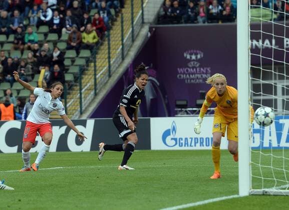 14.05.2015, xjhx, Fussball UEFA Champions League Womans, 1.FFC Frankfurt - FC Paris St. Germain , v.l. Jessica Houara-DÕHommeaux (Paris Saint-Germain), Celia Sasic (1.FFC Frankfurt), Katarzyna Kiedrzynek (Paris Saint-Germain) Goal scored, Tor zum 1:0