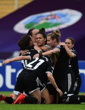 14.05.2015, xjhx, Fussball UEFA Champions League Womans, 1.FFC Frankfurt - FC Paris St. Germain , v.l. Dzsenifer Marozsan (1.FFC Frankfurt), Celia Sasic (1.FFC Frankfurt), Kathrin Hendrich (1.FFC Frankfurt), Ana-Maria Crnogorcevic (1.FFC Frankfurt) celebrate the goal, Torjubel zum 1:0