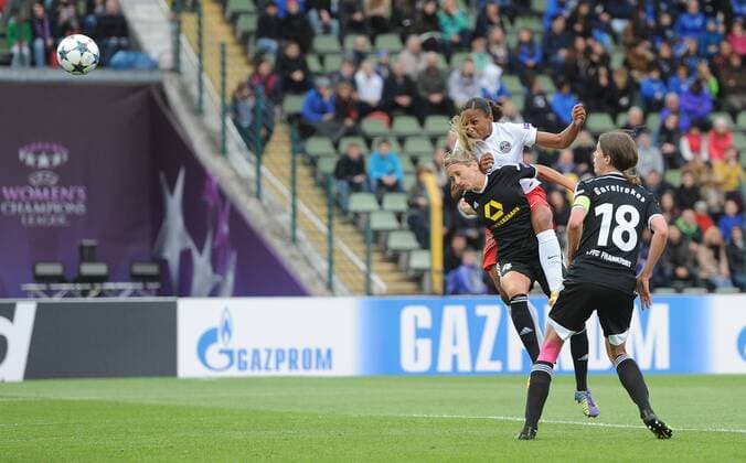 14.05.2015, xfux, Fussball UEFA Champions League Womans, 1.FFC Frankfurt - FC Paris St. Germain , v.l. Kathrin-Julia Hendrich (1.FFC Frankfurt), Marie-Laure Delie (Paris Saint-Germain), Kerstin Garefrekes (1.FFC Frankfurt) Goal scored, Tor zum 1:1