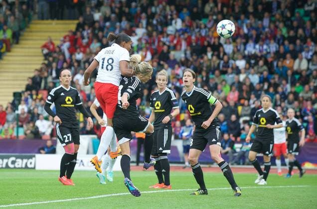 Fussball Berlin 14.05.2015 Saison 2014 2015 Champions League Finale der Frauen 1. FFC Frankfurt - Paris Saint-Germain Tor zum 1:1 durch Marie-Laure Delie (Paris, No.18) Kathrin-Julia Hendrich (1.FFC Frankfurt, No.04)