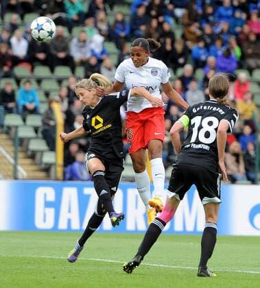 14.05.2015, xfux, Fussball UEFA Champions League Womans, 1.FFC Frankfurt - FC Paris St. Germain , v.l. Kathrin-Julia Hendrich (1.FFC Frankfurt), Marie-Laure Delie (Paris Saint-Germain), Kerstin Garefrekes (1.FFC Frankfurt) Goal scored, Tor zum 1:1