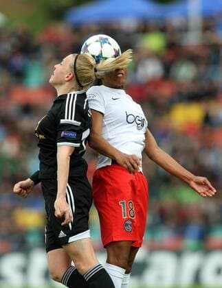 Marith Priessen, Marie-Laure Delle Zweikampf Aktion Spielszene FFC Frankfurt - PSG Paris Staint-Germain UEFA Womens Championsleague Finale Final Endspiel 14.05.2015 Fußball Fussball Friedrich-Ludwig-Jahn Sportpark Berlin Frauen Saison 2014 2015