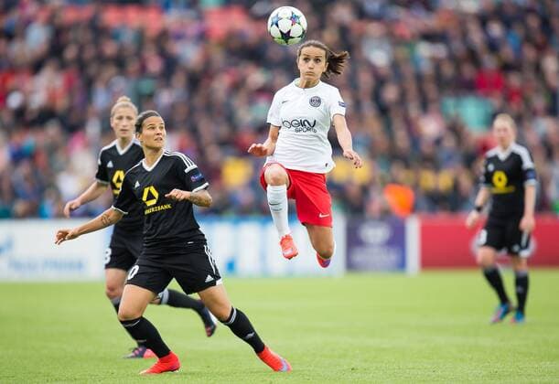 Berlin, Deutschland, 14.05.2015: Fußball Frauen Championsleague 2014 2015 - 1. FFC Frankfurt - Paris Saint Germain - UEFA Womens Championsleague Final 2015. Dzsenifer Marozsan (Frankfurt 10) im Zweikampf gegen Fatmire Alushi (PSG 19)