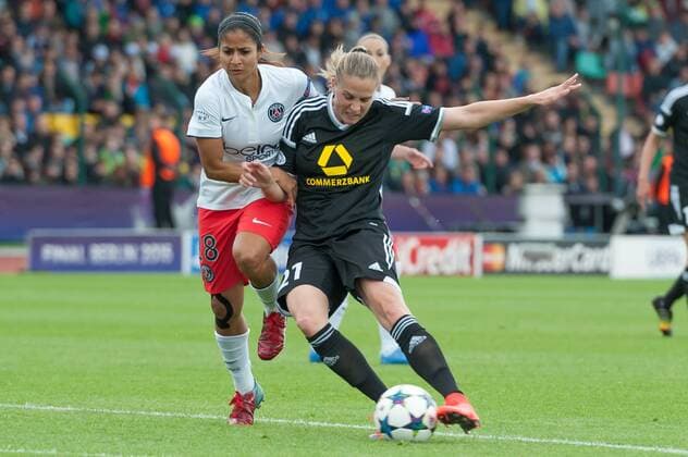 v.li.: Shirley Cruz Trana (Paris Saint-Germain) im Zweikampf mit Ana-Maria Crnogorcevic (1. FFC Frankfurt), Fussball, UEFA Women s Champions League, 1. FFC Frankfurt - Paris Saint-Germain, xobx