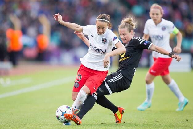 Berlin, Deutschland, 14.05.2015: Fußball Frauen Championsleague 2014 2015 - 1. FFC Frankfurt - Paris Saint Germain - UEFA Womens Championsleague Final 2015. Kosovare Asllani (PSG 9) im Zweikampf gegen Simone Laudehr (Frankfurt 11)
