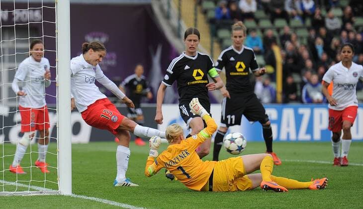 14.05.2015, xfux, Fussball UEFA Champions League Womans, 1.FFC Frankfurt - FC Paris St. Germain , v.l. Annike Krahn (Paris Saint-Germain), Katarzyna Kiedrzynek (Paris Saint-Germain)