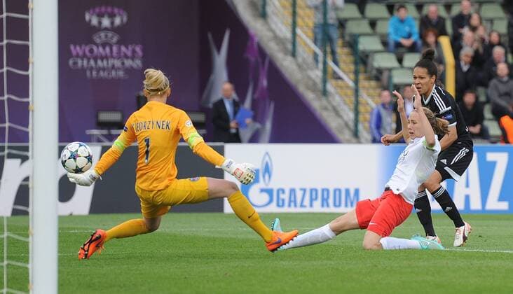 14.05.2015, xfux, Fussball UEFA Champions League Womans, 1.FFC Frankfurt - FC Paris St. Germain , v.l. Katarzyna Kiedrzynek (Paris Saint-Germain), Sabrina Delannoy (Paris Saint-Germain), Celia Sasic (1.FFC Frankfurt)