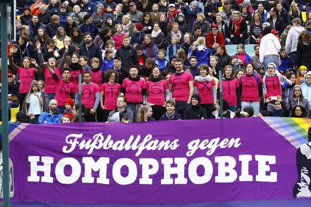 Klare Aussage der Fans gegen Homophobie im 1. FFC Frankfurt, Fußball, Finale Champions League Women, 14.05.2015, EP_MHT