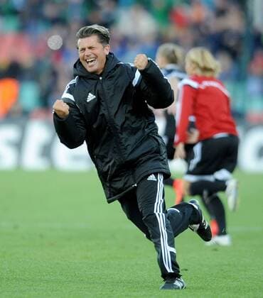 14.05.2015, xfux, Fussball UEFA Champions League Womans, 1.FFC Frankfurt - FC Paris St. Germain , v.l. Trainer Colin Bell (1.FFC Frankfurt) jubeln jubelt nach Spielende.
