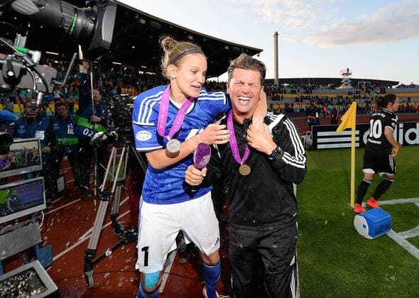 14.05.2015, xfux, Fussball UEFA Champions League Womans, 1.FFC Frankfurt - FC Paris St. Germain , v.l. Desire Schumann (1.FFC Frankfurt), Trainer Colin Bell (1.FFC Frankfurt) jubeln jubelt nach Spielende.