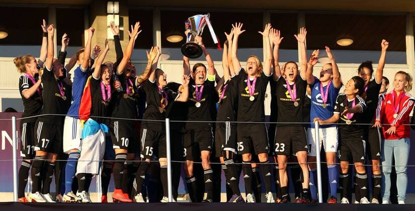 Championleaguesieger FFc Frankfurt Jubel Freude Emotion Kerstein Garrefrekes mit Siegerpokal FFC Frankfurt - PSG Paris Staint-Germain UEFA Womens Championsleague Finale Final Endspiel 14.05.2015 Fußball Fussball Friedrich-Ludwig-Jahn Sportpark Berlin Frauen Saison 2014 2015