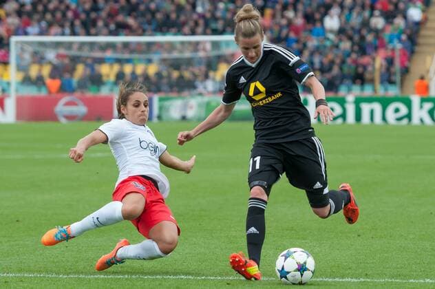 v.li.: Jessica Houara-D Hommeaux (Paris Saint-Germain) im Zweikampf mit Simone Laudehr (1. FFC Frankfurt), Fussball, UEFA Women s Champions League, 1. FFC Frankfurt - Paris Saint-Germain, xobx