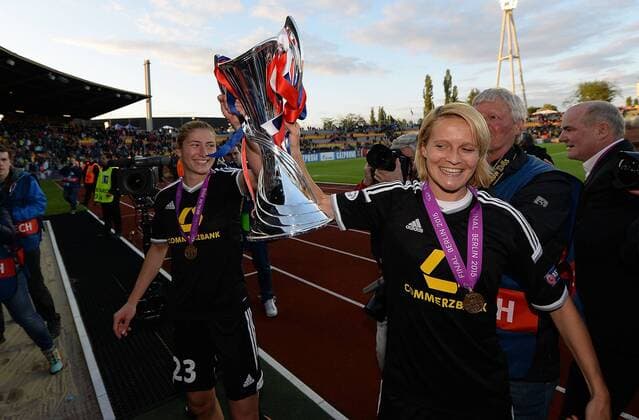 14.05.2015, xfux, Fussball UEFA Champions League Womans, 1.FFC Frankfurt - FC Paris St. Germain , v.l. Bianca Schmidt (1.FFC Frankfurt), Saskia Bartusiak (1.FFC Frankfurt) jubeln jubelt nach Spielende.