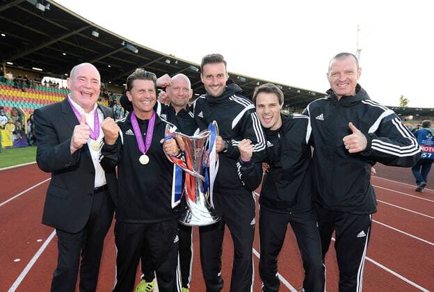 14.05.2015, xfux, Fussball UEFA Champions League Womans, 1.FFC Frankfurt - FC Paris St. Germain , v.l. Manager Siegfried Dietrich (1.FFC Frankfurt), Trainer Colin Bell (1.FFC Frankfurt) und Funktionsteam jubeln jubelt nach Spielende mit Pokal