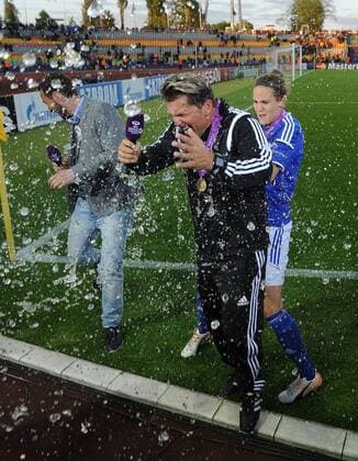 14.05.2015, xfux, Fussball UEFA Champions League Womans, 1.FFC Frankfurt - FC Paris St. Germain , v.l. Trainer Colin Bell (1.FFC Frankfurt), Desire Schumann (1.FFC Frankfurt) Bierdusche jubeln jubelt nach Spielende.